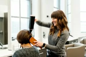 choosing best hair stylist for you